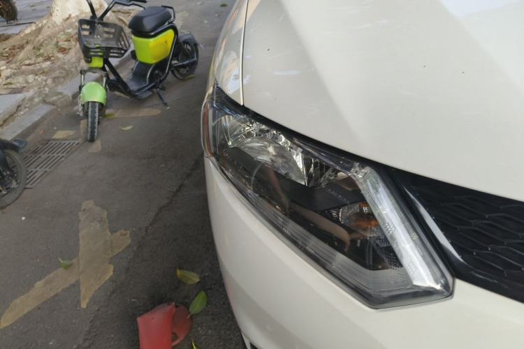 Used Nissan X-Trail 2014 2.0L Manual Fashion Edition 2WD Right Front Headlight