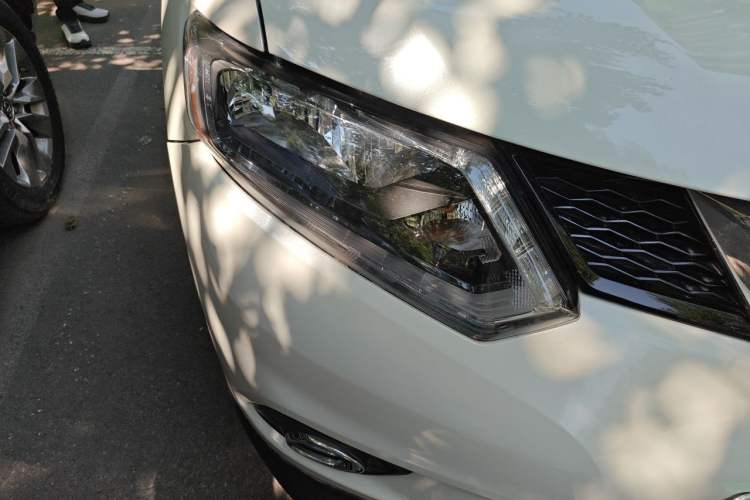 Used Nissan X-Trail 2014 2.5L CVT Luxury Edition 4WD Right Front Headlight
