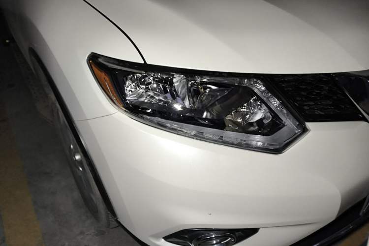 Used Nissan X-Trail 2014 2.0L CVT Comfort Edition 2WD Right Front Headlight
