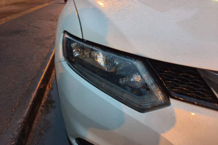 Used Nissan X-Trail 2014 2.5L CVT Luxury Edition 4WD Right Front Headlight