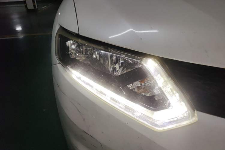 Used Nissan X-Trail 2014 2.0L CVT Comfort Edition 2WD Right Front Headlight