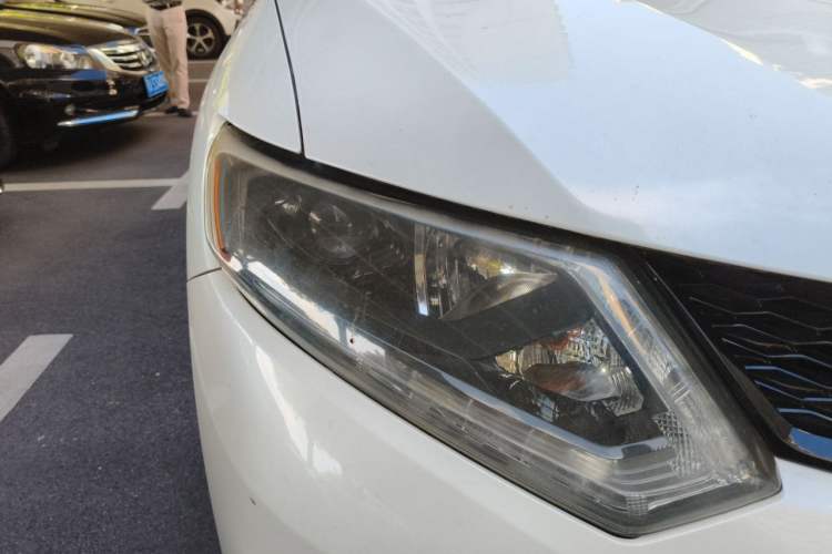 Used Nissan X-Trail 2014 2.5L CVT Luxury Edition 4WD Right Front Headlight