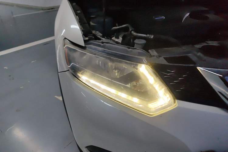 Used Nissan X-Trail 2014 2.0L CVT Comfort Edition 2WD Right Front Headlight