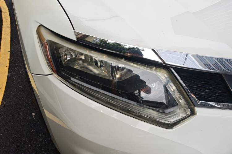 Used Nissan X-Trail 2014 2.5L CVT Luxury Edition 4WD Right Front Headlight