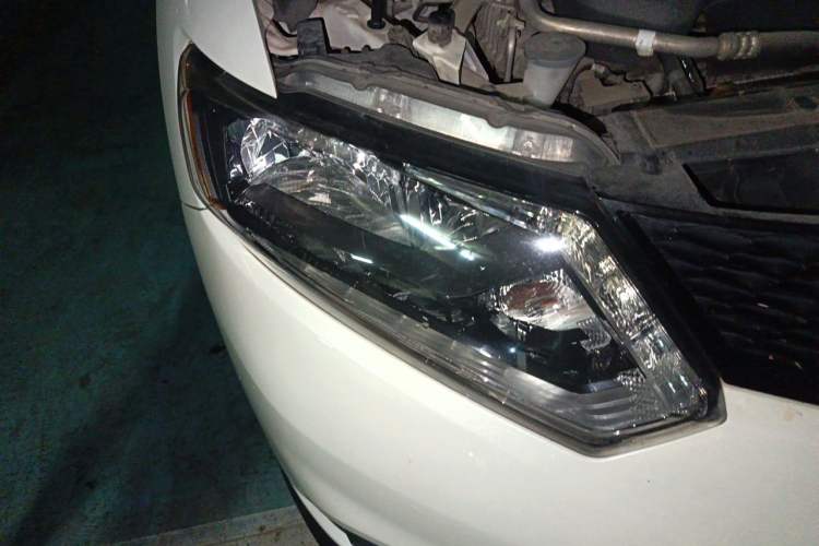 Used Nissan X-Trail 2014 2.5L CVT Luxury Edition 4WD Right Front Headlight