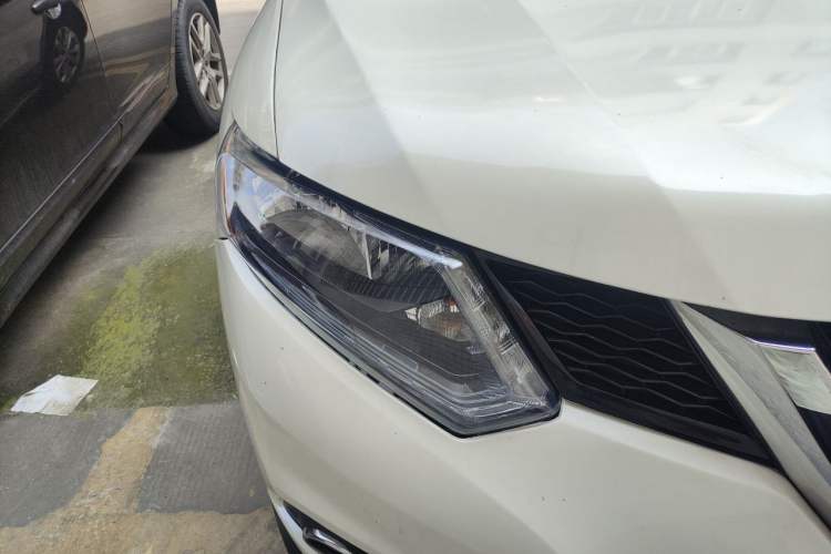 Used Nissan X-Trail 2014 2.5L CVT Luxury Edition 4WD Right Front Headlight