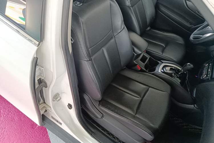 Used Nissan X-Trail 2014 2.0L CVT Comfort Edition 2WD Right Front Seat