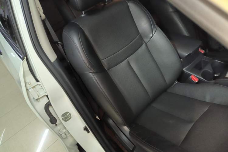 Used Nissan X-Trail 2014 2.0L CVT Comfort Edition 2WD Right Front Seat