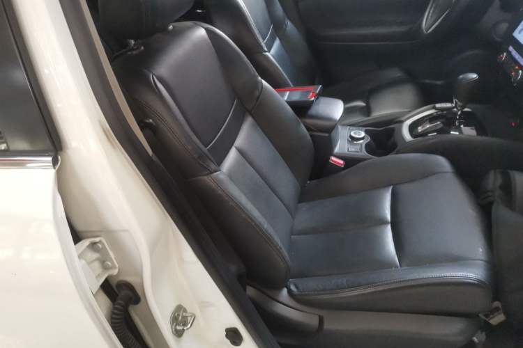 Used Nissan X-Trail 2014 2.5L CVT Leading Edition 4WD Right Front Seat