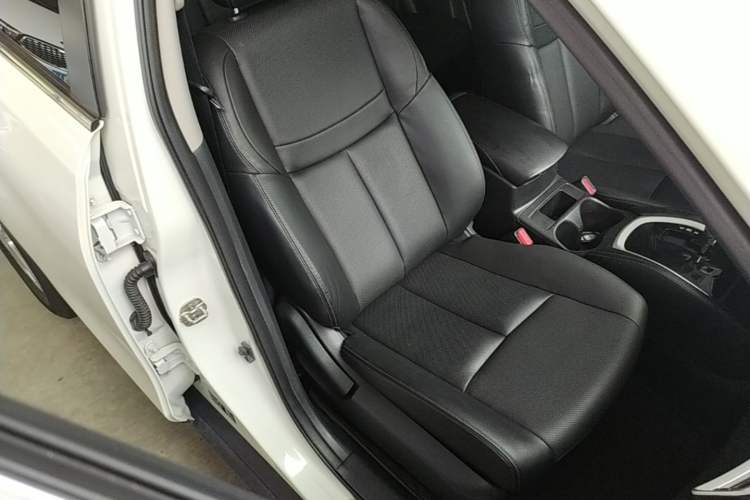 Used Nissan X-Trail 2014 2.0L CVT Comfort Edition 2WD Right Front Seat