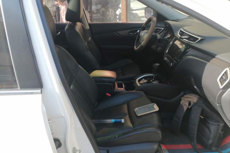 Used Nissan X-Trail 2014 2.0L CVT Comfort Edition 2WD Right Front Seat
