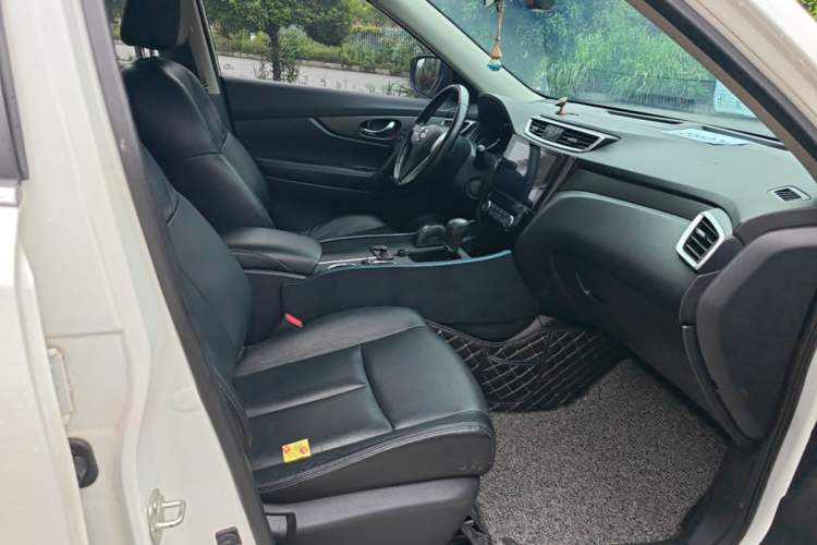 Used Nissan X-Trail 2014 2.0L CVT Comfort Edition 2WD Right Front Seat