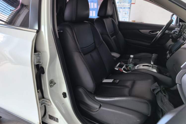 Used Nissan X-Trail 2014 2.0L CVT Comfort Edition 2WD Right Front Seat