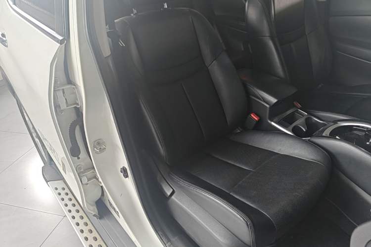 Used Nissan X-Trail 2014 2.0L CVT Comfort Edition 2WD Right Front Seat