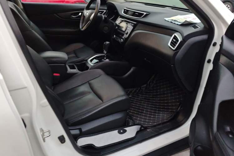 Used Nissan X-Trail 2014 2.0L CVT Comfort Edition 2WD Right Front Seat