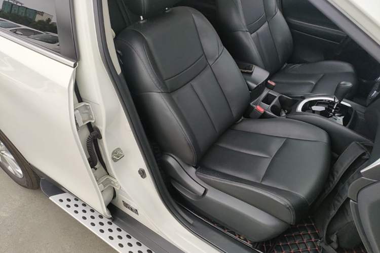 Used Nissan X-Trail 2014 2.0L CVT Comfort Edition 2WD Right Front Seat