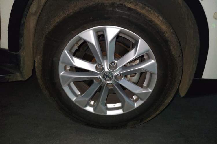 Used Nissan X-Trail 2014 2.5L CVT Luxury Edition 4WD Right Front Wheel Hub