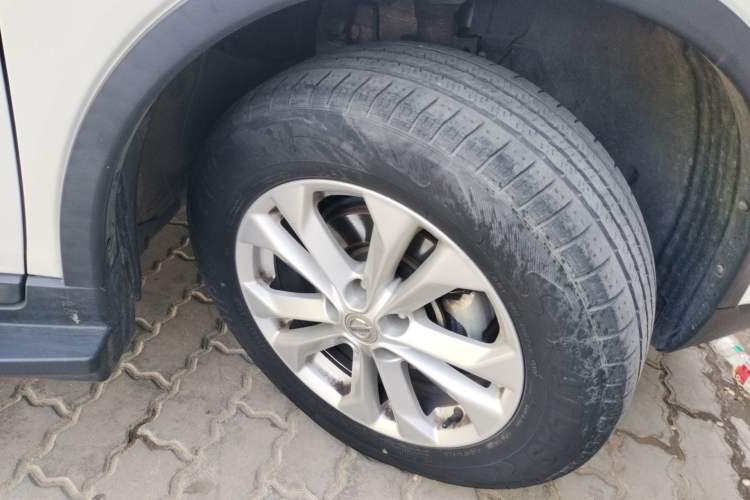 Used Nissan X-Trail 2014 2.0L CVT Comfort Edition 2WD Right Front Wheel Hub