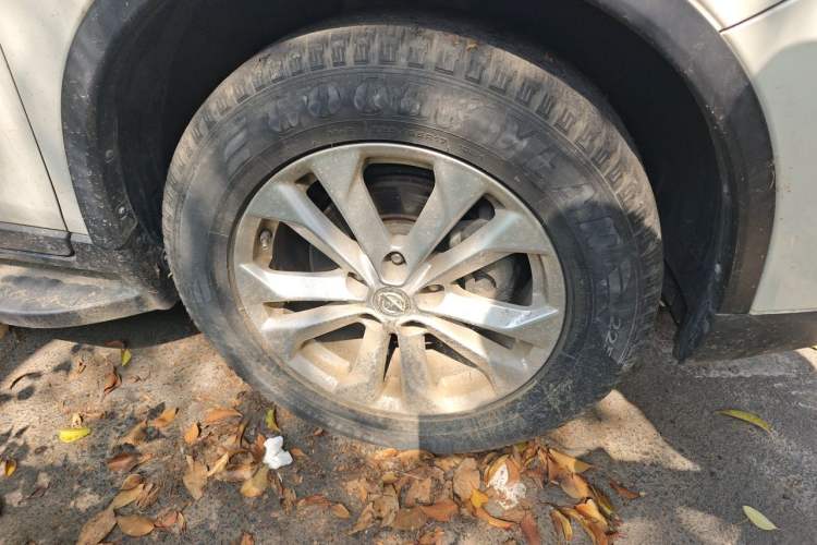 Used Nissan X-Trail 2014 2.5L CVT Luxury Edition 4WD Right Front Wheel Hub