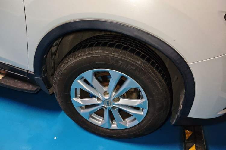 Used Nissan X-Trail 2014 2.0L CVT Comfort Edition 2WD Right Front Wheel Hub