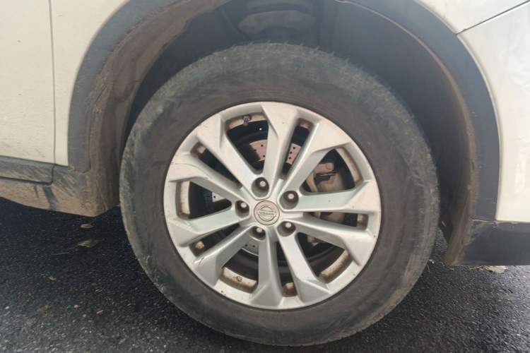 Used Nissan X-Trail 2014 2.5L CVT Luxury Edition 4WD Right Front Wheel Hub