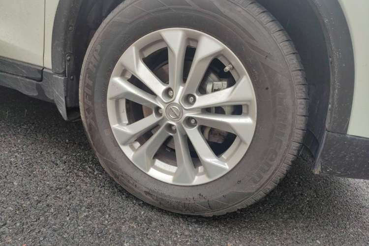 Used Nissan X-Trail 2014 2.5L CVT Luxury Edition 4WD Right Front Wheel Hub
