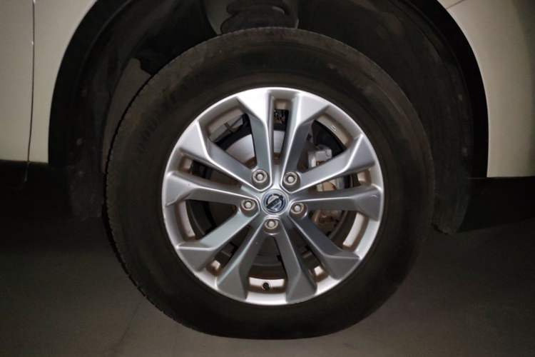 Used Nissan X-Trail 2014 2.0L CVT Comfort Edition 2WD Right Front Wheel Hub