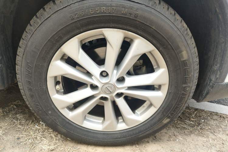 Used Nissan X-Trail 2014 2.0L CVT Comfort Edition 2WD Right Front Wheel Hub