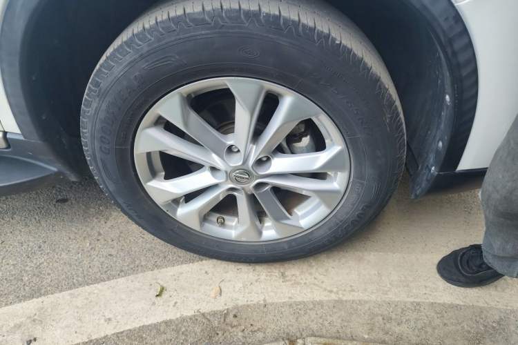 Used Nissan X-Trail 2014 2.0L CVT Comfort Edition 2WD Right Front Wheel Hub