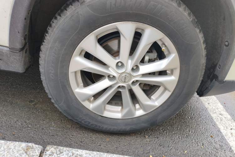 Used Nissan X-Trail 2014 2.0L CVT Comfort Edition 2WD Right Front Wheel Hub
