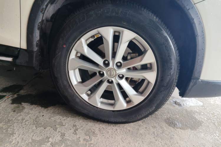 Used Nissan X-Trail 2014 2.0L CVT Comfort Edition 2WD Right Front Wheel Hub