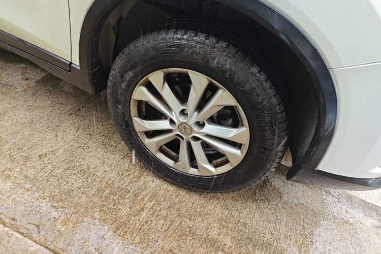 Used Nissan X-Trail 2014 2.0L CVT Comfort Edition 2WD Right Front Wheel Hub