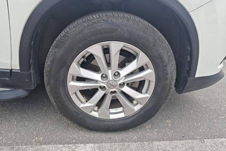 Used Nissan X-Trail 2014 2.0L CVT Comfort Edition 2WD Right Front Wheel Hub