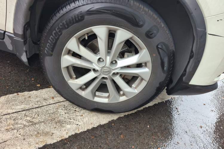 Used Nissan X-Trail 2014 2.5L CVT Leading Edition 4WD Right Front Wheel Hub