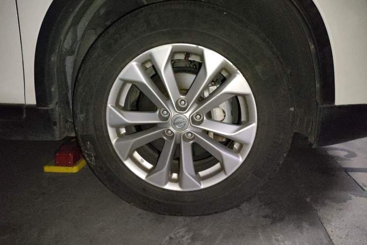 Used Nissan X-Trail 2014 2.0L CVT Smart Edition 2WD Right Front Wheel Hub
