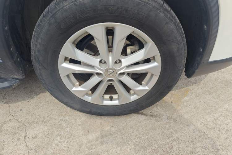 Used Nissan X-Trail 2014 2.0L CVT Comfort Edition 2WD Right Front Wheel Hub