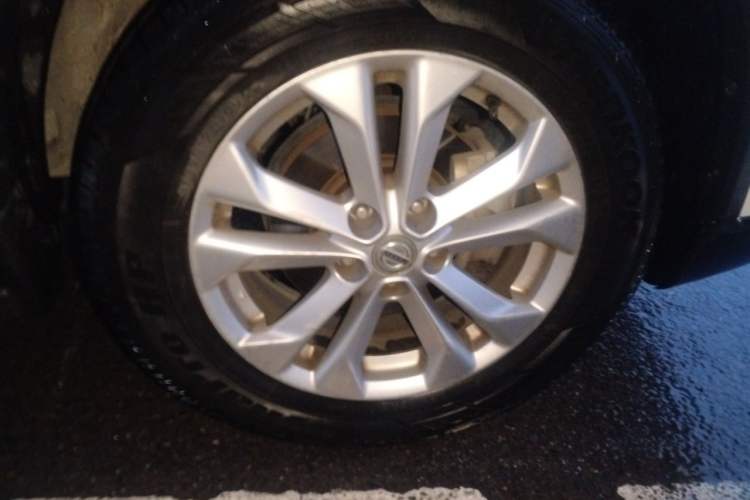 Used Nissan X-Trail 2014 2.0L CVT Comfort Edition 2WD Right Front Wheel Hub