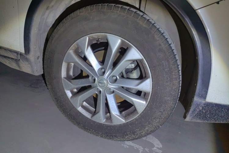 Used Nissan X-Trail 2014 2.5L CVT Luxury Edition 4WD Right Front Wheel Hub