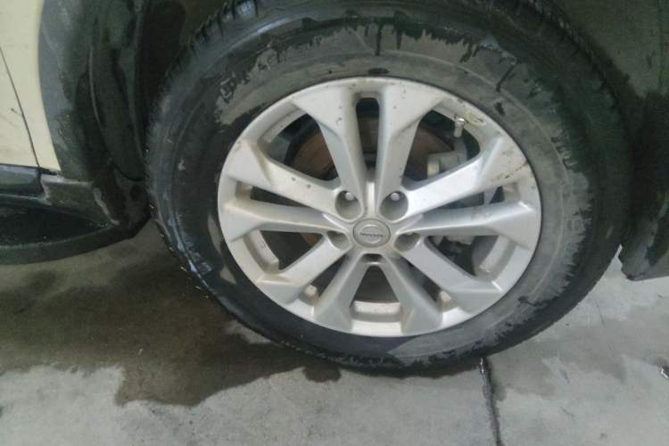 Used Nissan X-Trail 2014 2.0L CVT Comfort Edition 2WD Right Front Wheel Hub
