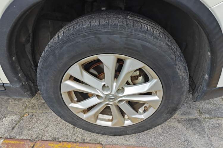 Used Nissan X-Trail 2014 2.5L CVT Luxury Edition 4WD Right Front Wheel Hub