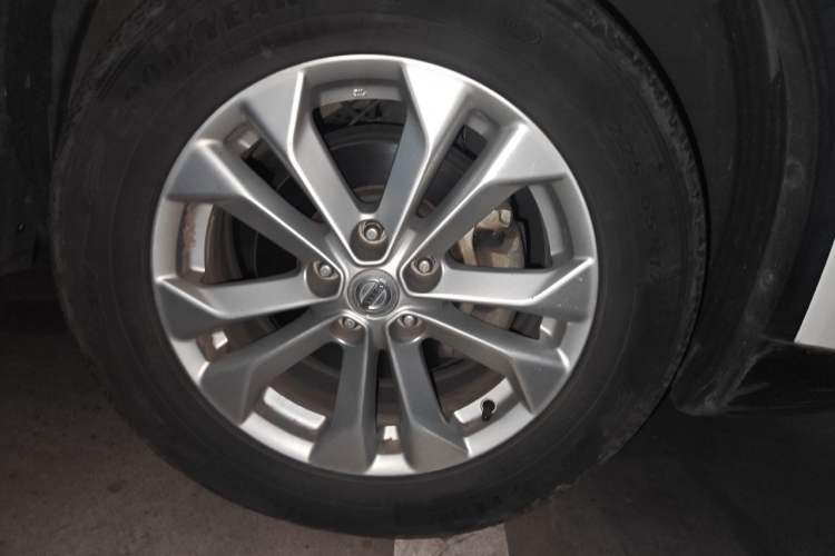 Used Nissan X-Trail 2014 2.0L CVT Comfort Edition 2WD Right Front Wheel Hub
