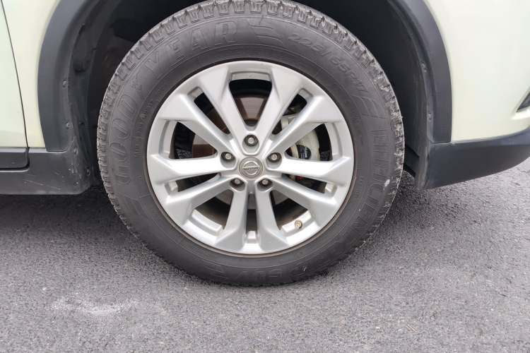 Used Nissan X-Trail 2014 2.5L CVT Luxury Edition 4WD Right Front Wheel Hub