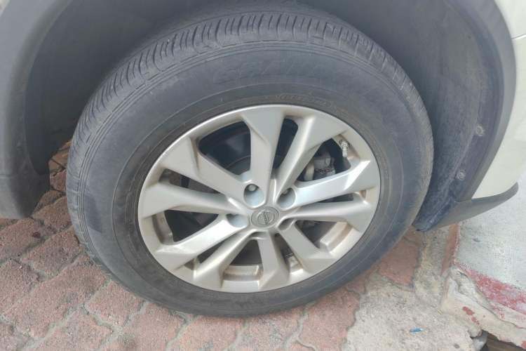 Used Nissan X-Trail 2014 2.5L CVT Luxury Edition 4WD Right Front Wheel Hub