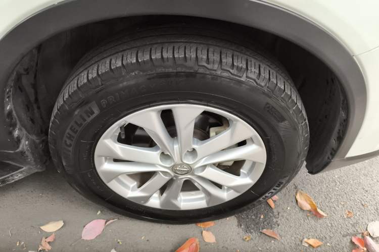 Used Nissan X-Trail 2014 2.0L CVT Comfort Edition 2WD Right Front Wheel Hub