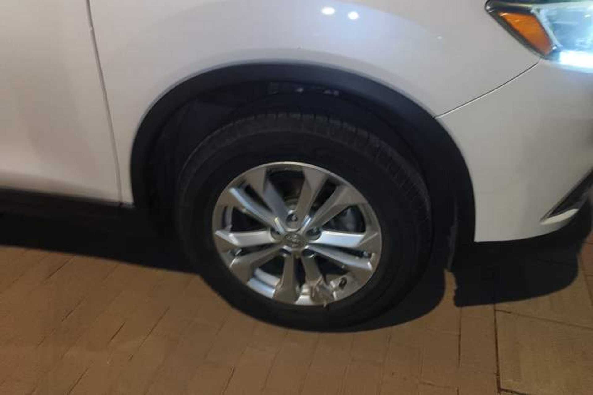 Used Nissan X-Trail 2014 2.0L CVT Comfort Edition 2WD Right Front Wheel Hub