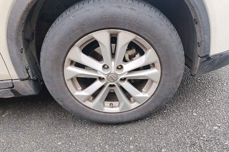 Used Nissan X-Trail 2014 2.5L CVT Leading Edition 4WD Right Front Wheel Hub