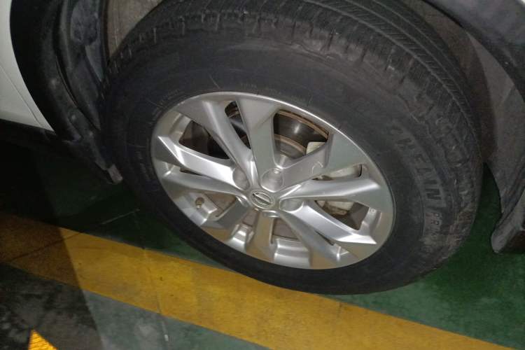 Used Nissan X-Trail 2014 2.0L CVT Comfort Edition 2WD Right Front Wheel Hub
