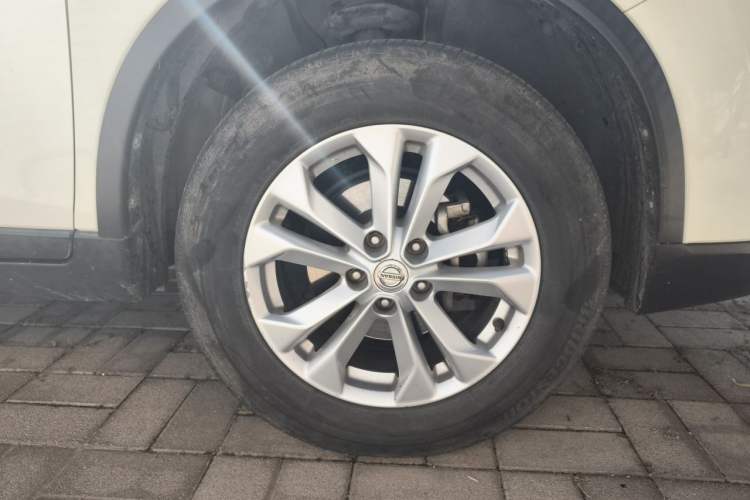 Used Nissan X-Trail 2014 2.0L CVT Comfort Edition 2WD Right Front Wheel Hub