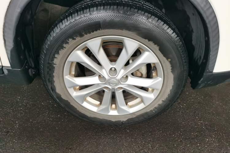 Used Nissan X-Trail 2014 2.0L CVT Comfort Edition 2WD Right Front Wheel Hub
