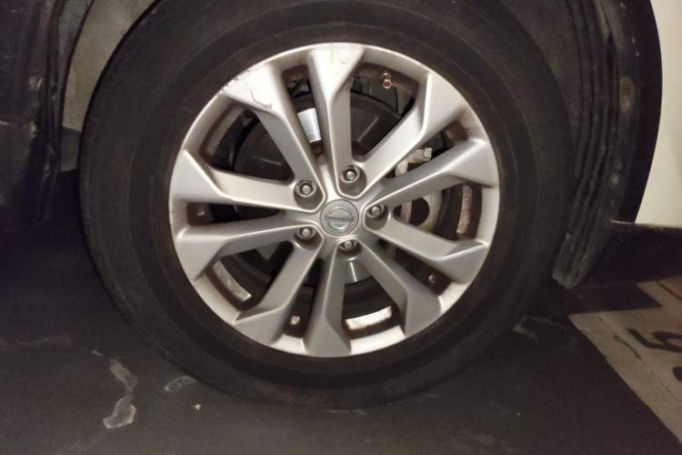 Used Nissan X-Trail 2014 2.0L CVT Comfort Edition 2WD Right Front Wheel Hub